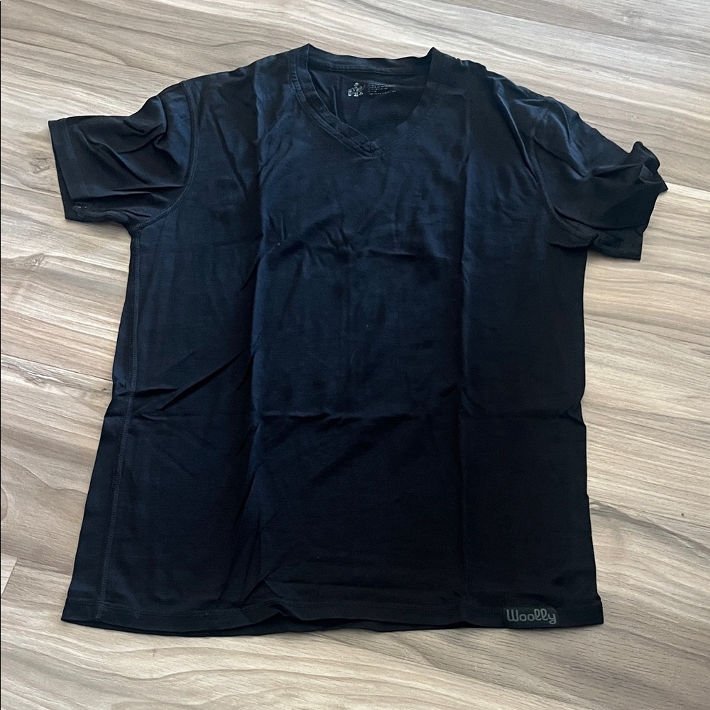 Woolly Men's Black V-Neck Tee
